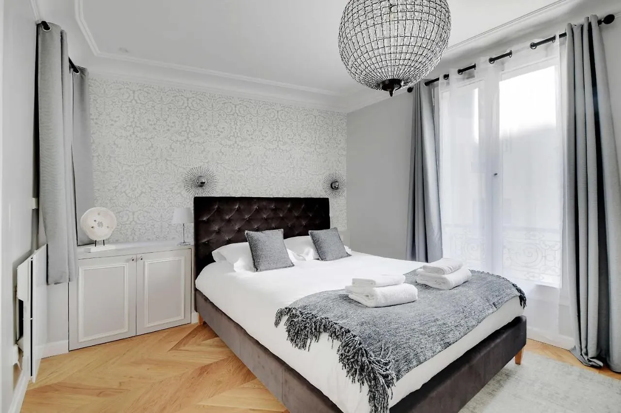 Charming Apartment- 1Br4P- Place Victor Hugo Paris Apartment